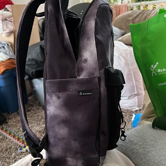 Backpack ripzone with ipad or laptop compartment inside - Picture 2 of 9